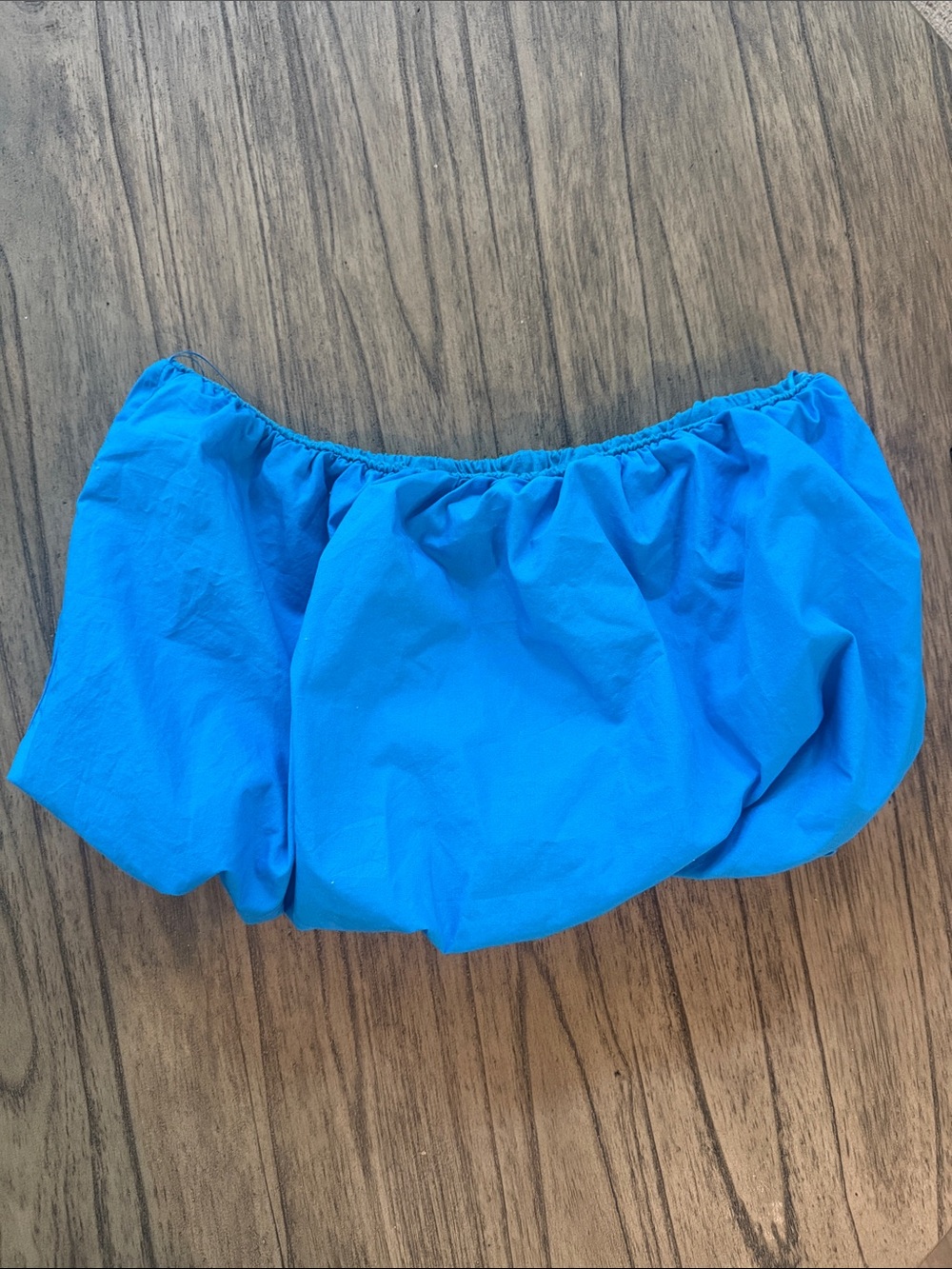 Blue strapless tube top